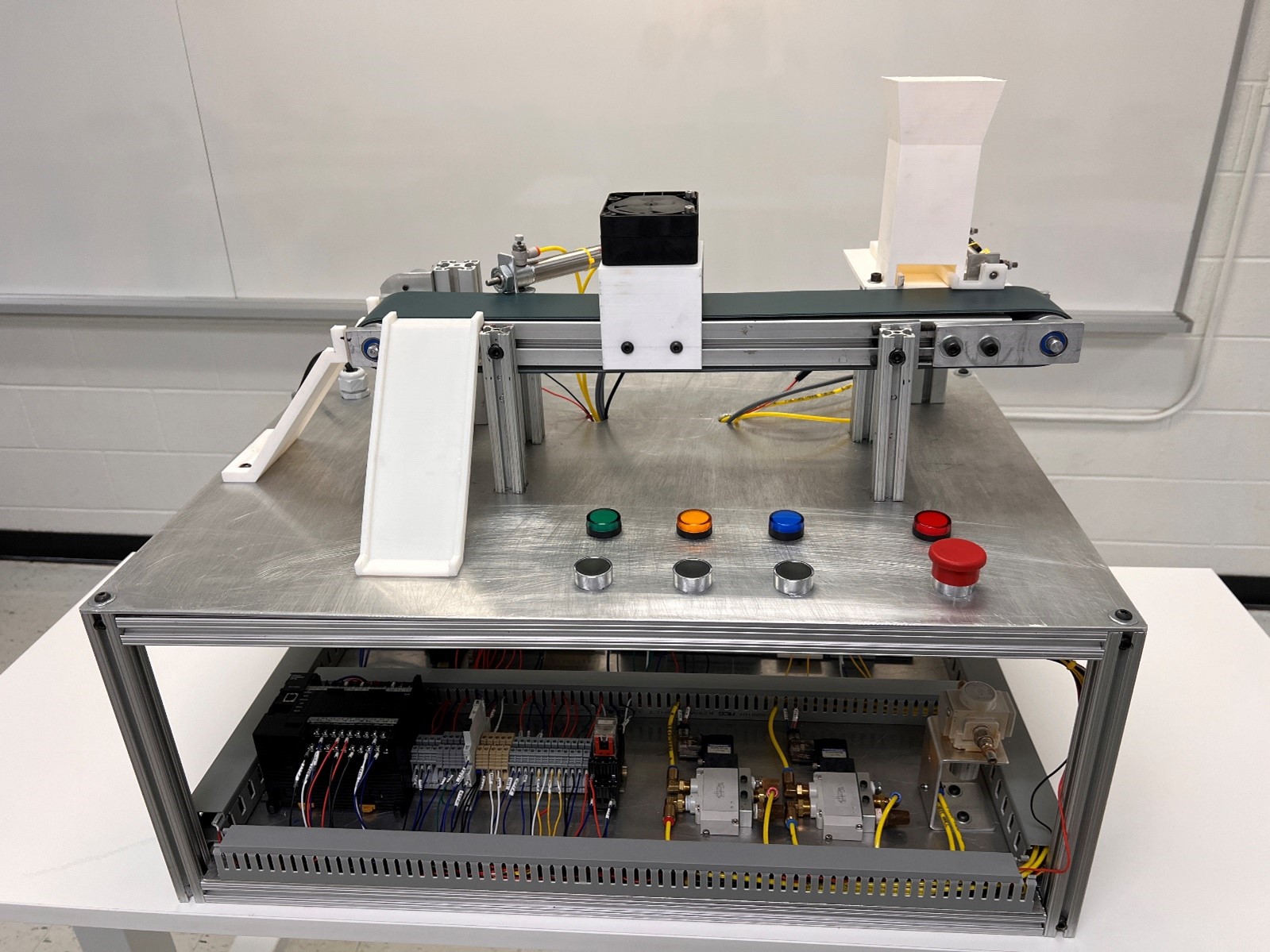 Showcase Image for AR 04 - Auto-Sort: The Next-Gen Customizable Conveyor